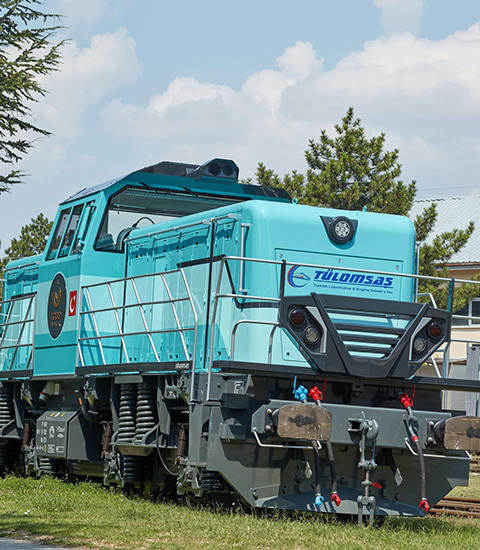 Hybrid Maneuvering Locomotive